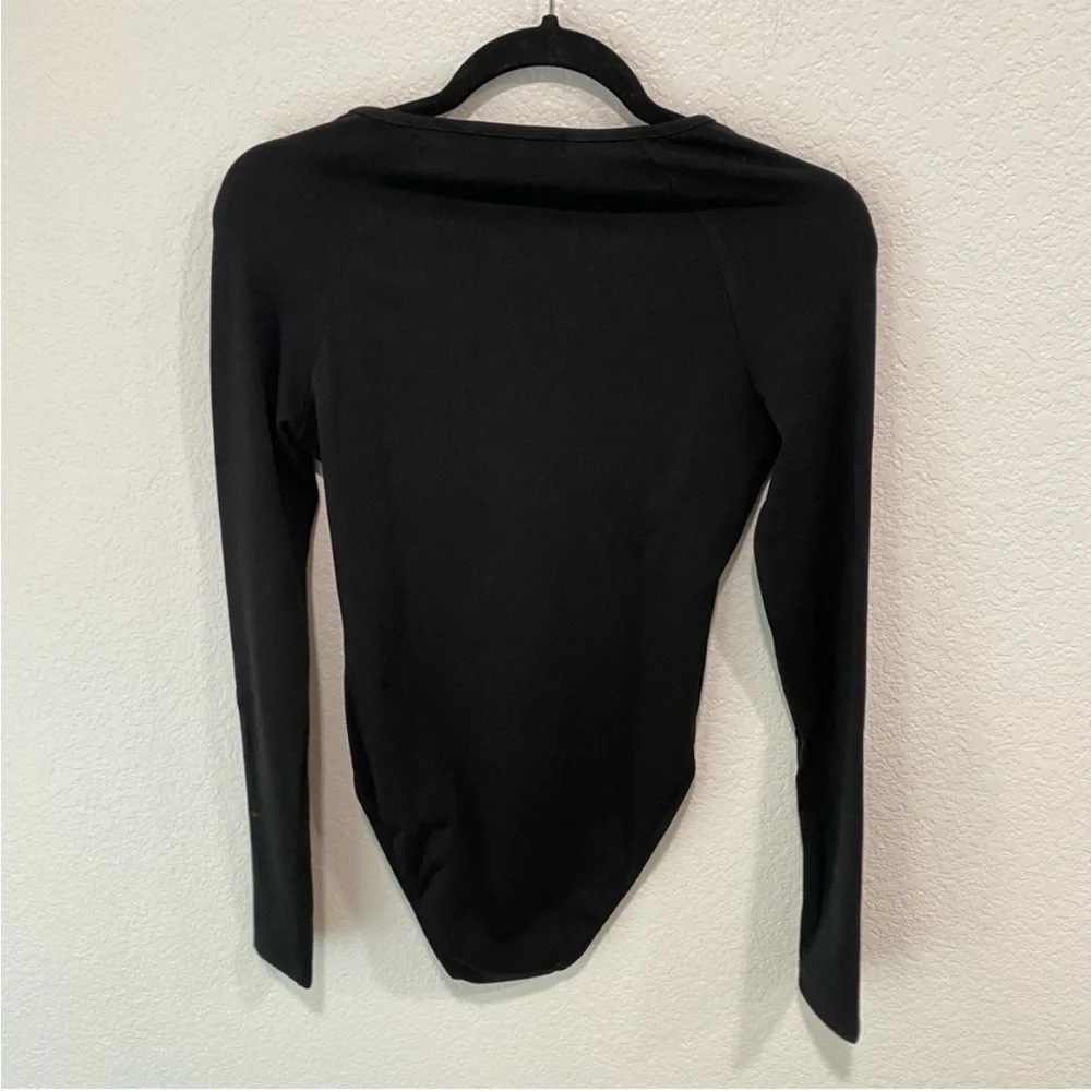 NWOT Topshop O-Ring Cutout Long Sleeve Ribbed Bodysuit in Black. Size S